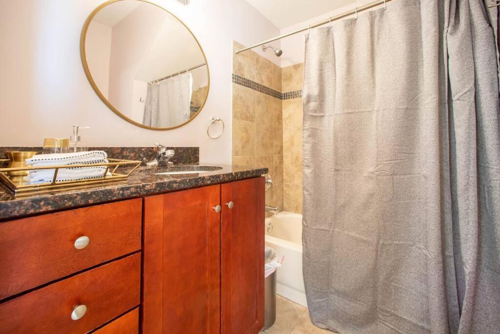 Getaway In The Heart Of Pilsen Chicago Appartement Buitenkant foto